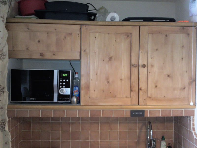 le banc fustier : Porte de cuisine en sapin huilée