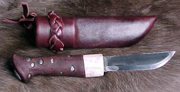 Le banc fustier : Couteau de chasse manche en noix de banskia et inserts en étain