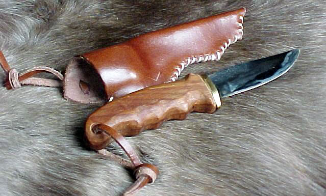 Le banc fustier : Couteau de chasse manche bois exotique
