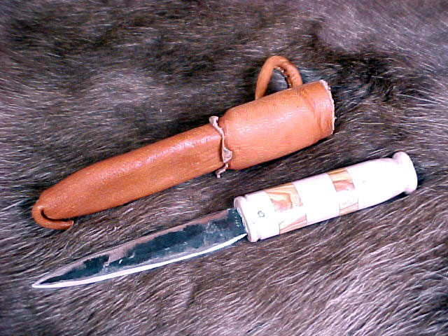Le banc fustier : Dague forgée manche en bois de renne et olivier